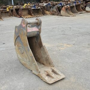 450mm Digging Bucket w/ 80mm Pins - Used - C60