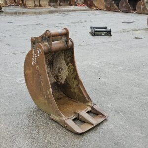 450mm Digging Bucket w/ 60mm Pins - Used - C211