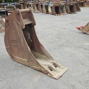 450mm Digging Bucket w/ 80mm Pins - Used - C487