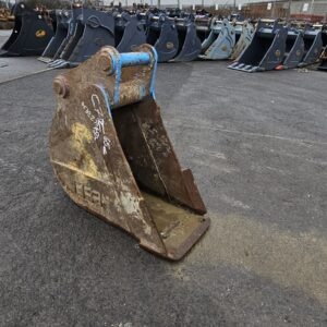 450mm Digging Bucket w/ 65mm Pins - Used - C712