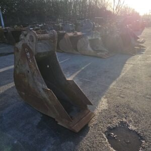 450mm Digging Bucket w/ 80mm Pins - Used - C827