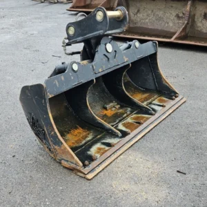 1500mm Tilting Bucket w/ 50mm Pins - Unused - C384