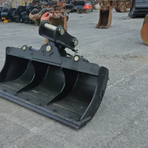 1500mm Tilting Bucket w/ 60mm Pins - Unused - C379