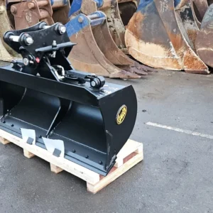 1560mm Tilting Bucket w/ 45mm 3CX Pins - Unused - B900