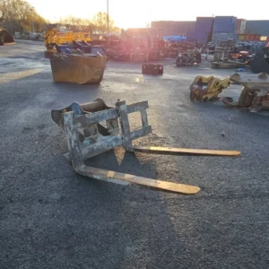 Pallet Forks w/ 80mm Pins - Used - C664