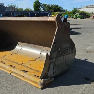 3850mm Loading Shovel Bucket - Volvo L220 Quick Hitch - Used - C303