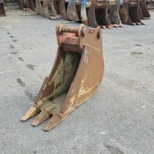 450mm Digging Bucket w/ 65mm Pins - Used - C518